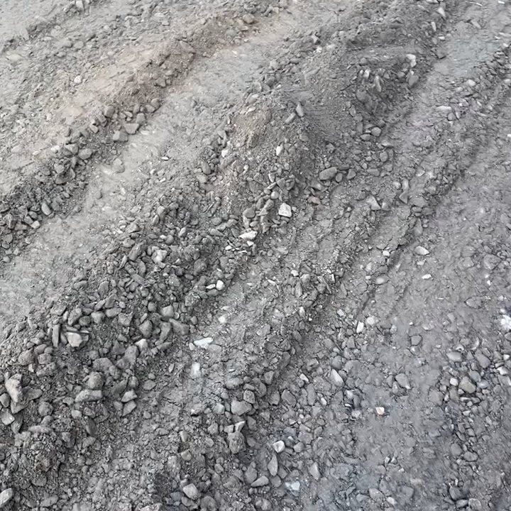 公路基石 二灰碎石與沙石混料在路面基層中的關(guān)鍵作用與批發(fā)采購指南